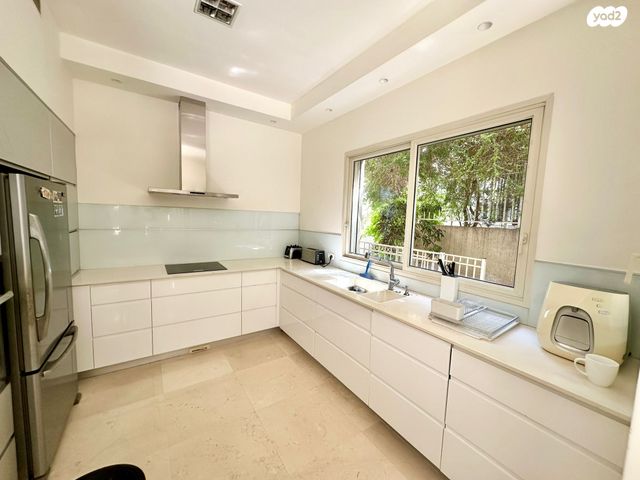 דירת גן, הרצליה הצעירה, הרצליה