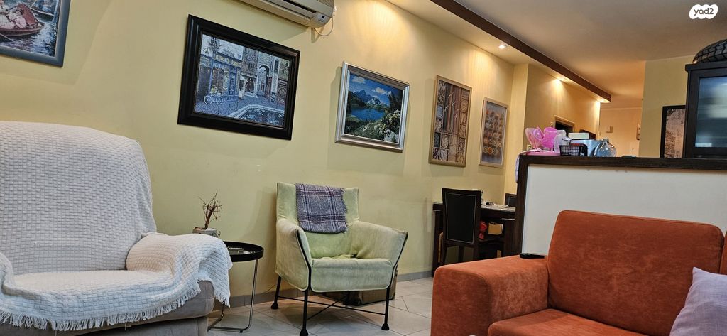 דירה, רמות יצחק, נשר