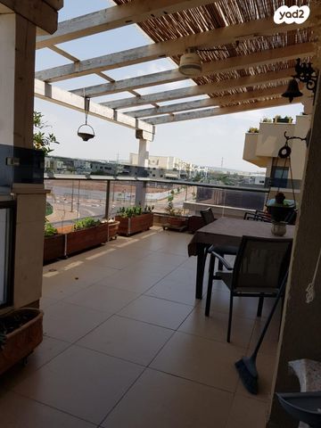 גג/ פנטהאוז, מזכרת בתיה