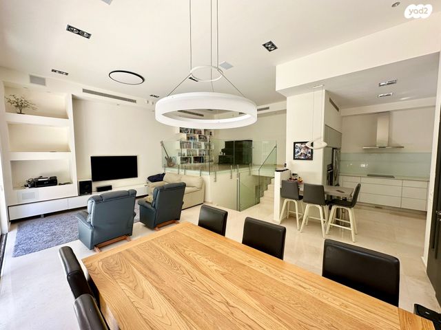 דירת גן, הרצליה הצעירה, הרצליה