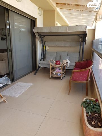 גג/ פנטהאוז, מזכרת בתיה