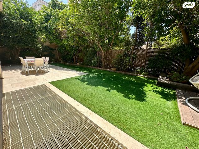 דירת גן, הרצליה הצעירה, הרצליה