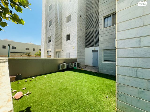 דירת גן, אריאל שרון, נווה שרון / שער העיר, נתיבות