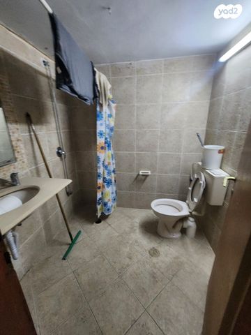 חנויות/ שטח מסחרי, קיבוץ גלויות, חיפה