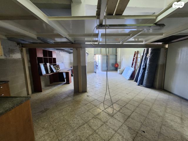 חנויות/ שטח מסחרי, קיבוץ גלויות, חיפה