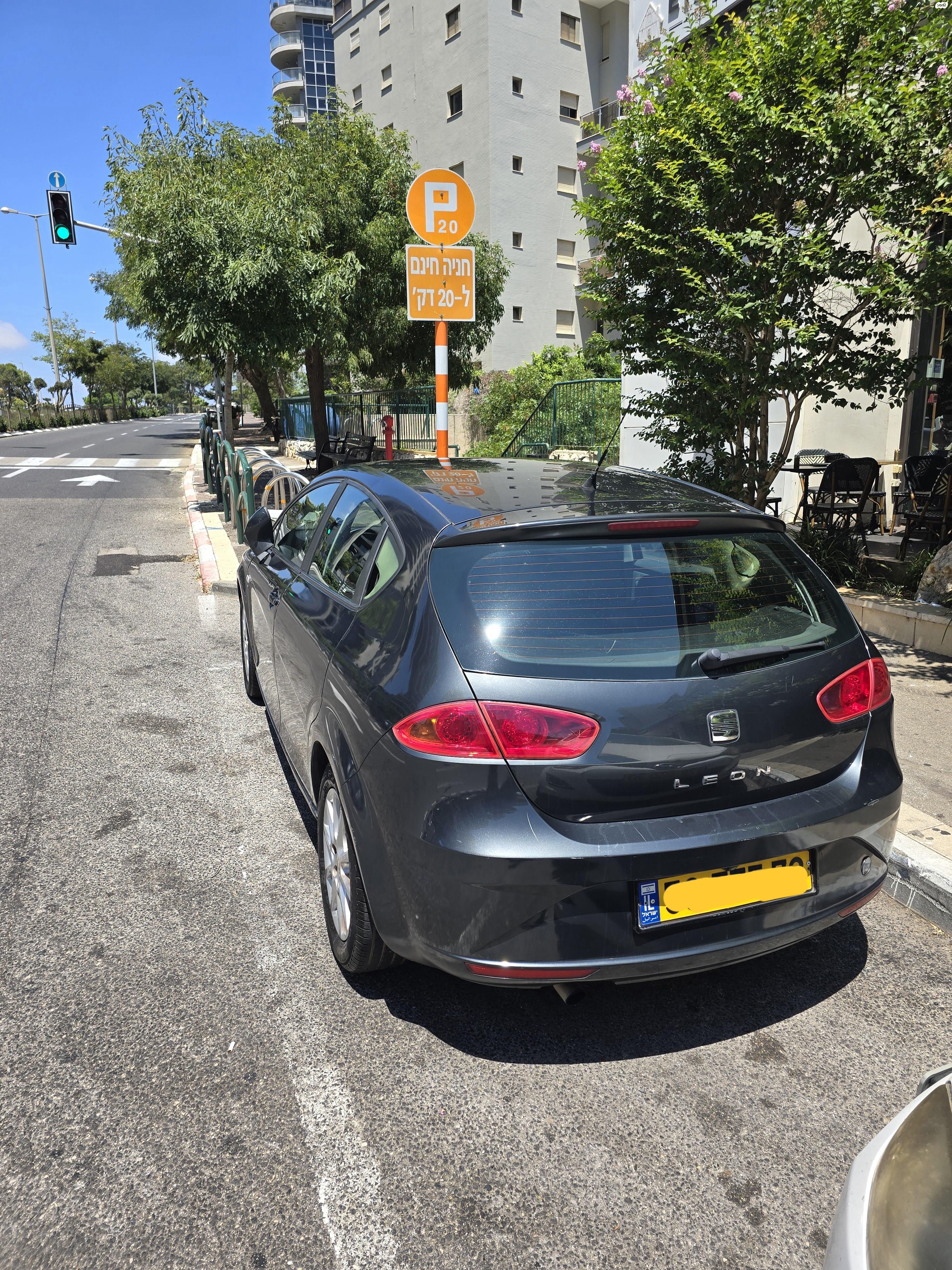מודעת רכב סיאט לאון