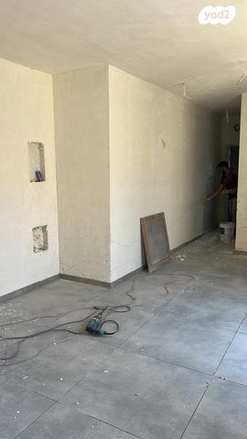 דירה, שיבת ציון 52, העיר התחתית, ואדי סאליב, חיפה