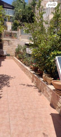 דירת גן, שמואל תמיר כצנלסון, פסגת זאב, ירושלים