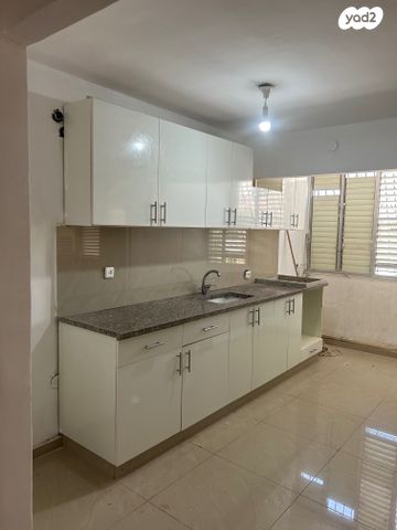 דירה, עמיחי, גיורא, רמלה