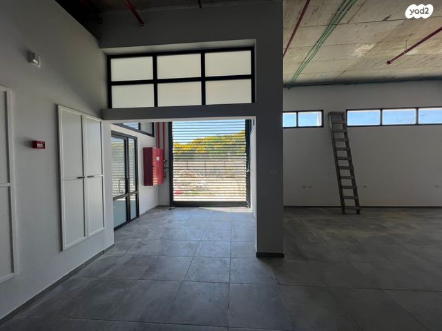 מבני תעשיה, שאר העיר, נתיבות