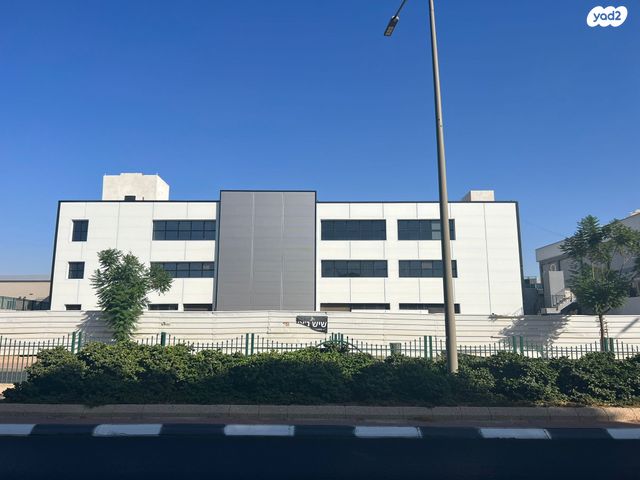 מבני תעשיה, שאר העיר, נתיבות