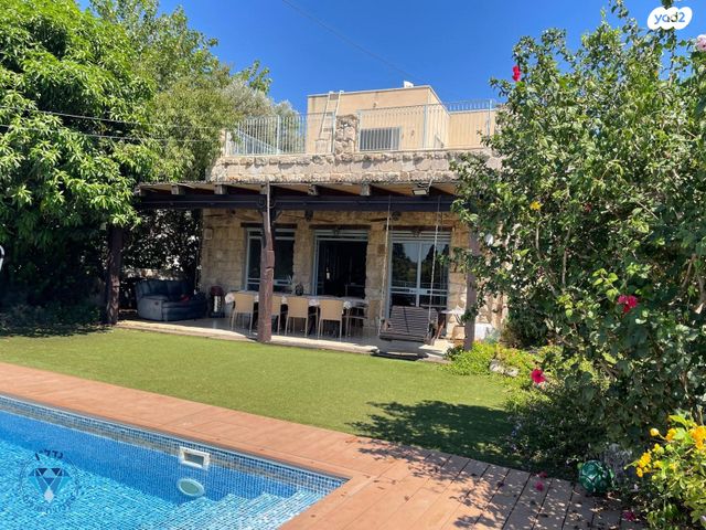 בית פרטי/ קוטג', אירוס