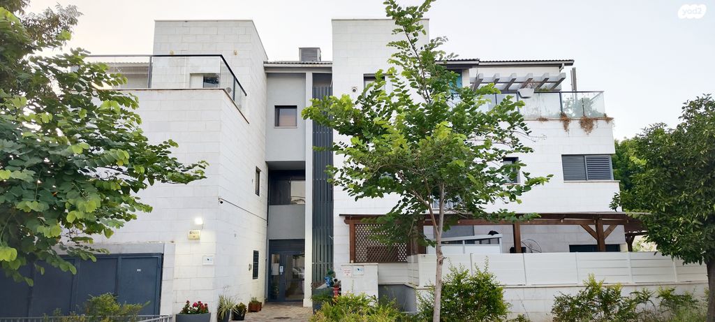 הרב עוזיאל 43