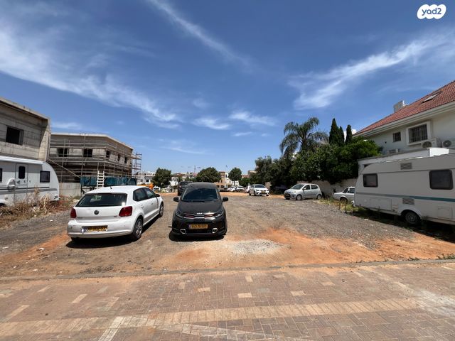 מגרשים, חיים הזז, נווה עוז, פתח תקווה