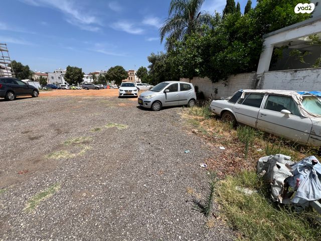 מגרשים, חיים הזז, נווה עוז, פתח תקווה