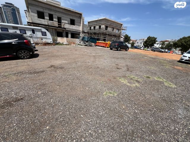 מגרשים, חיים הזז, נווה עוז, פתח תקווה