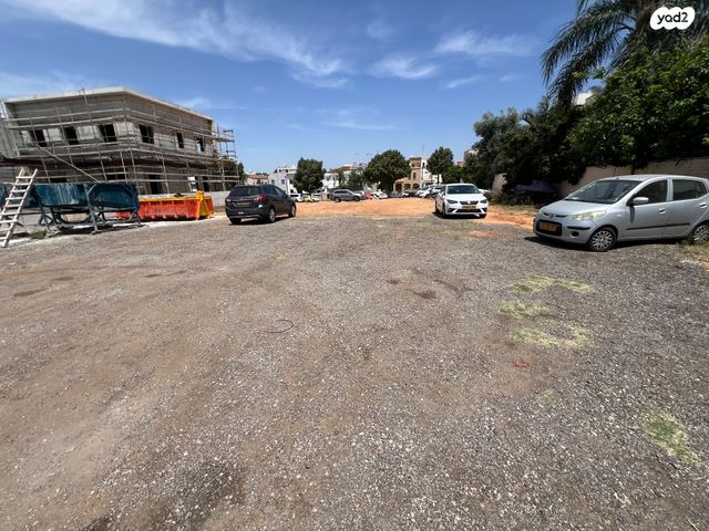 מגרשים, חיים הזז, נווה עוז, פתח תקווה