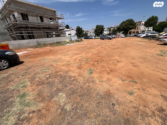 מגרשים, חיים הזז, נווה עוז, פתח תקווה