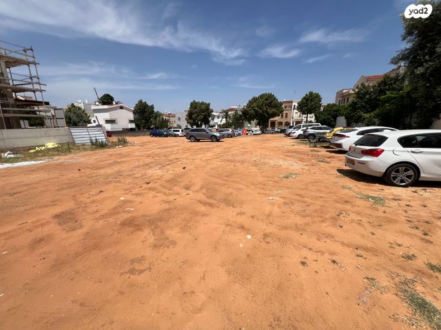 מגרשים, חיים הזז, נווה עוז, פתח תקווה