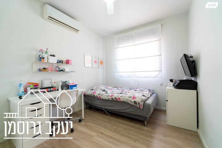 דירת גן, צור יצחק, צור יצחק