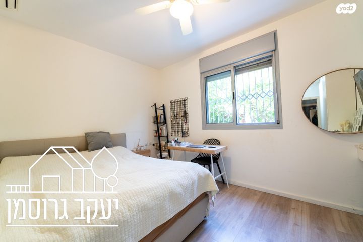 דירת גן, צור יצחק, צור יצחק