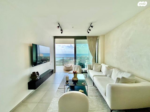 דירה, שדרות רחבעם זאבי, גבעת אולגה, חדרה