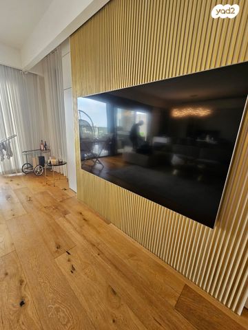 גג/ פנטהאוז, משכנות האומנים, קרית מוצקין