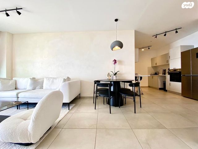 דירה, שדרות רחבעם זאבי, גבעת אולגה, חדרה