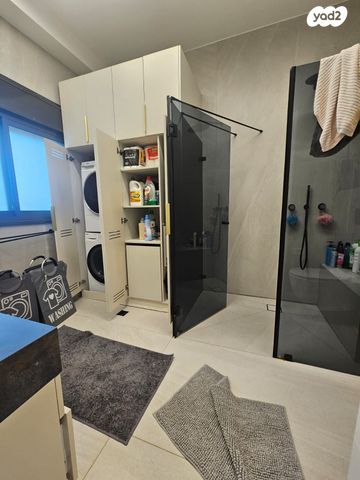 גג/ פנטהאוז, משכנות האומנים, קרית מוצקין