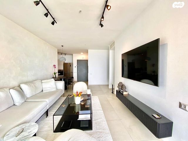 דירה, שדרות רחבעם זאבי, גבעת אולגה, חדרה