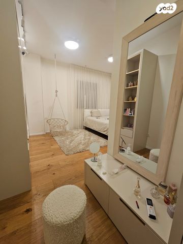 גג/ פנטהאוז, משכנות האומנים, קרית מוצקין