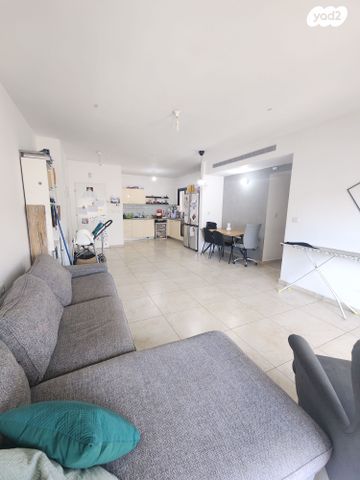 דירה, הפרחים, חריש