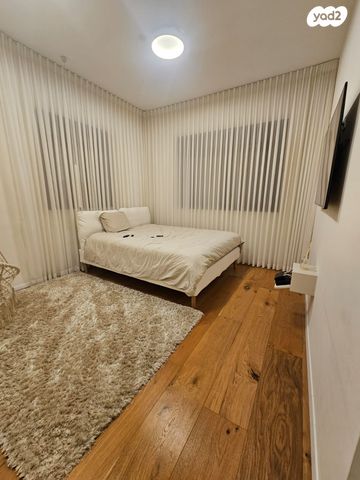 גג/ פנטהאוז, משכנות האומנים, קרית מוצקין