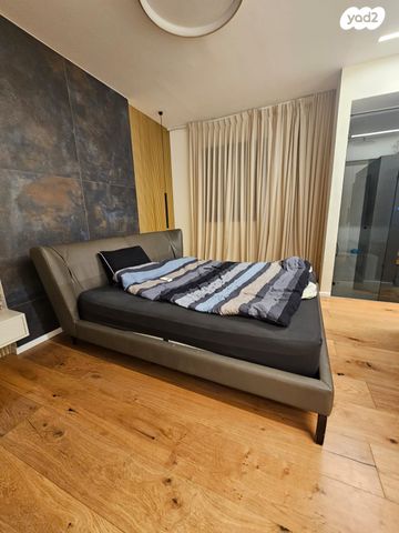 גג/ פנטהאוז, משכנות האומנים, קרית מוצקין