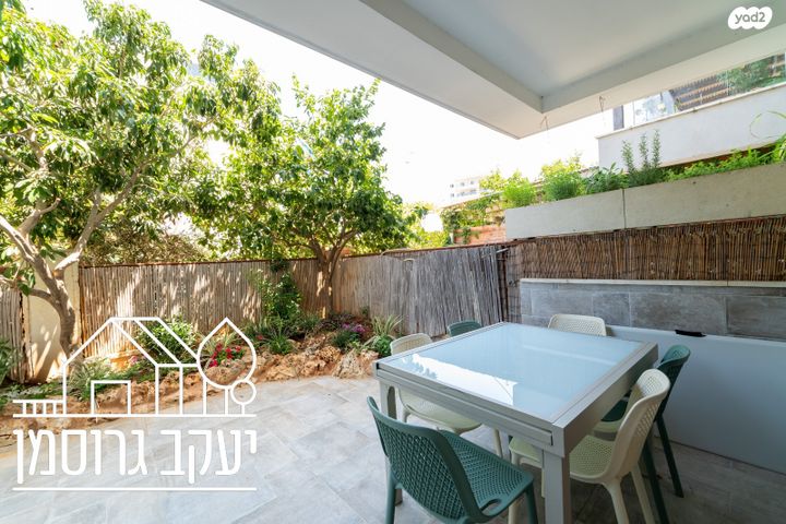 דירת גן, צור יצחק, צור יצחק