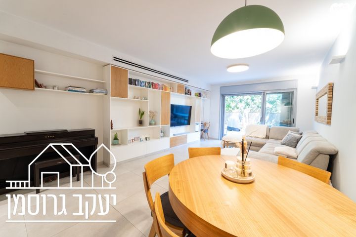 דירת גן, צור יצחק, צור יצחק