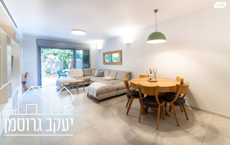 דירת גן, צור יצחק, צור יצחק