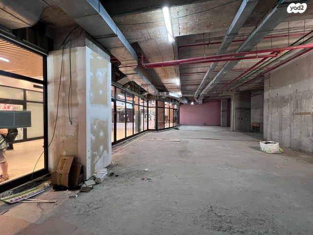 חנויות/ שטח מסחרי