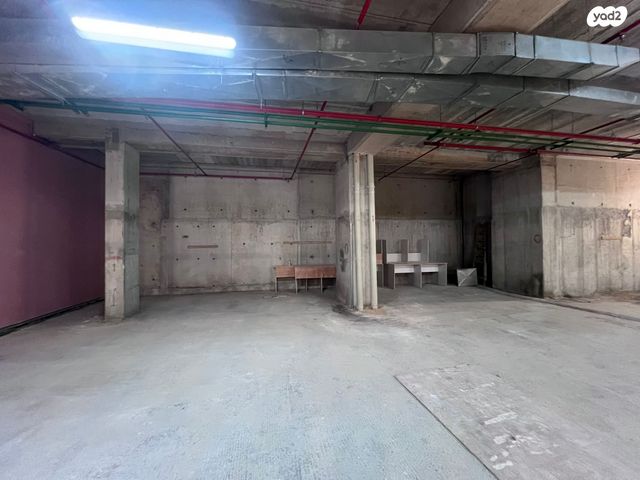 חנויות/ שטח מסחרי