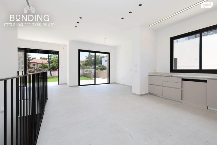 דירת גן, אבן יהודה