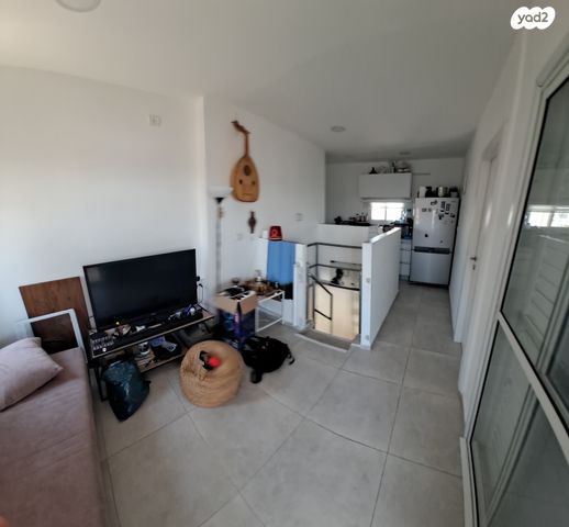 גג/ פנטהאוז, מנשה קפרא, שעריים, רחובות