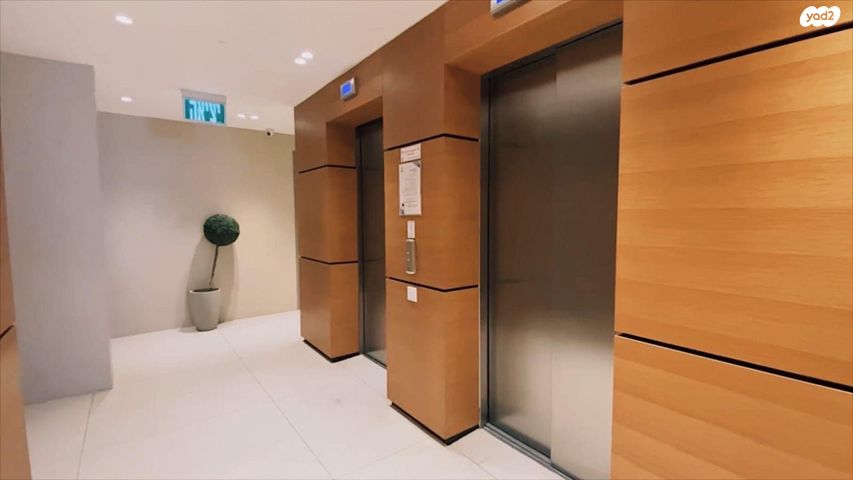 דירה, אהוד מנור, נאות אפק, אפקה, קרית ביאליק