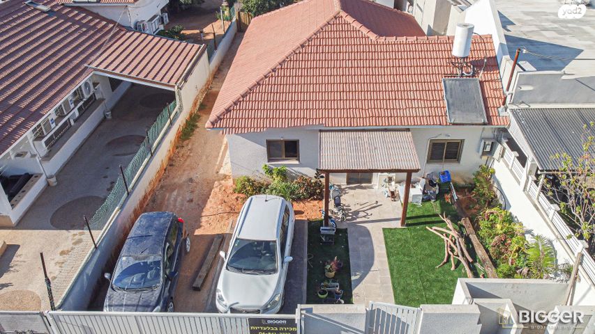 דו משפחתי, פרדס חנה כרכור