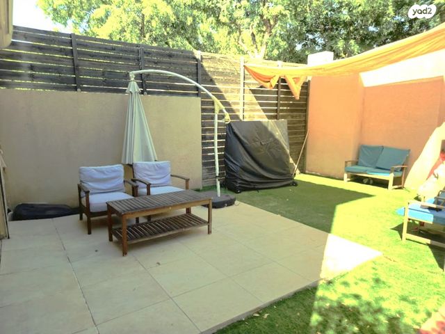 דו משפחתי, שערי תקווה