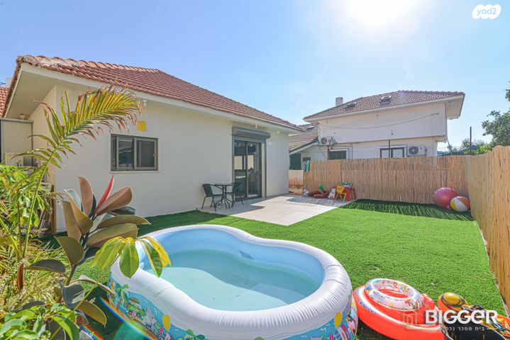 דו משפחתי, פרדס חנה כרכור