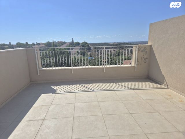 דו משפחתי, שערי תקווה