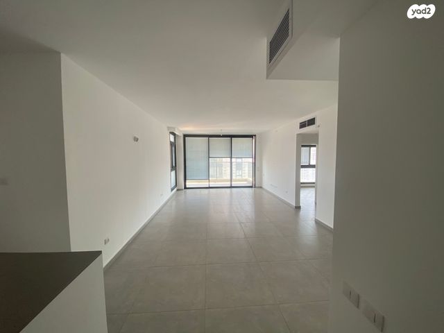 דירה, דרך מנחם בגין 1, בת ים