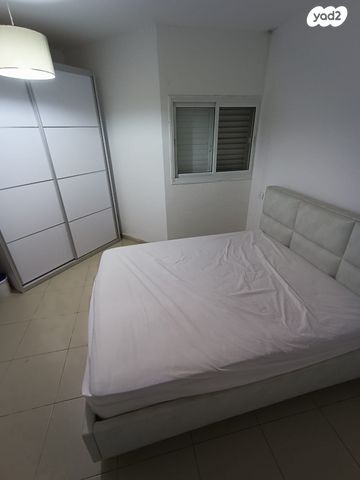 דירה, הושע בן באר, שפירא, אופקים