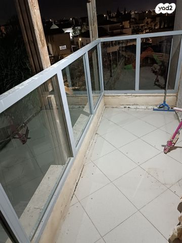 דירה, הושע בן באר, שפירא, אופקים