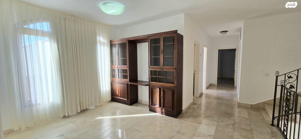 דו משפחתי, אורנית